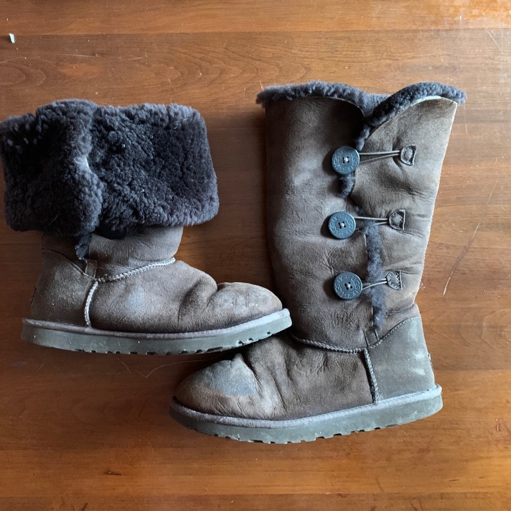 Ugg Bailey Button - image 1